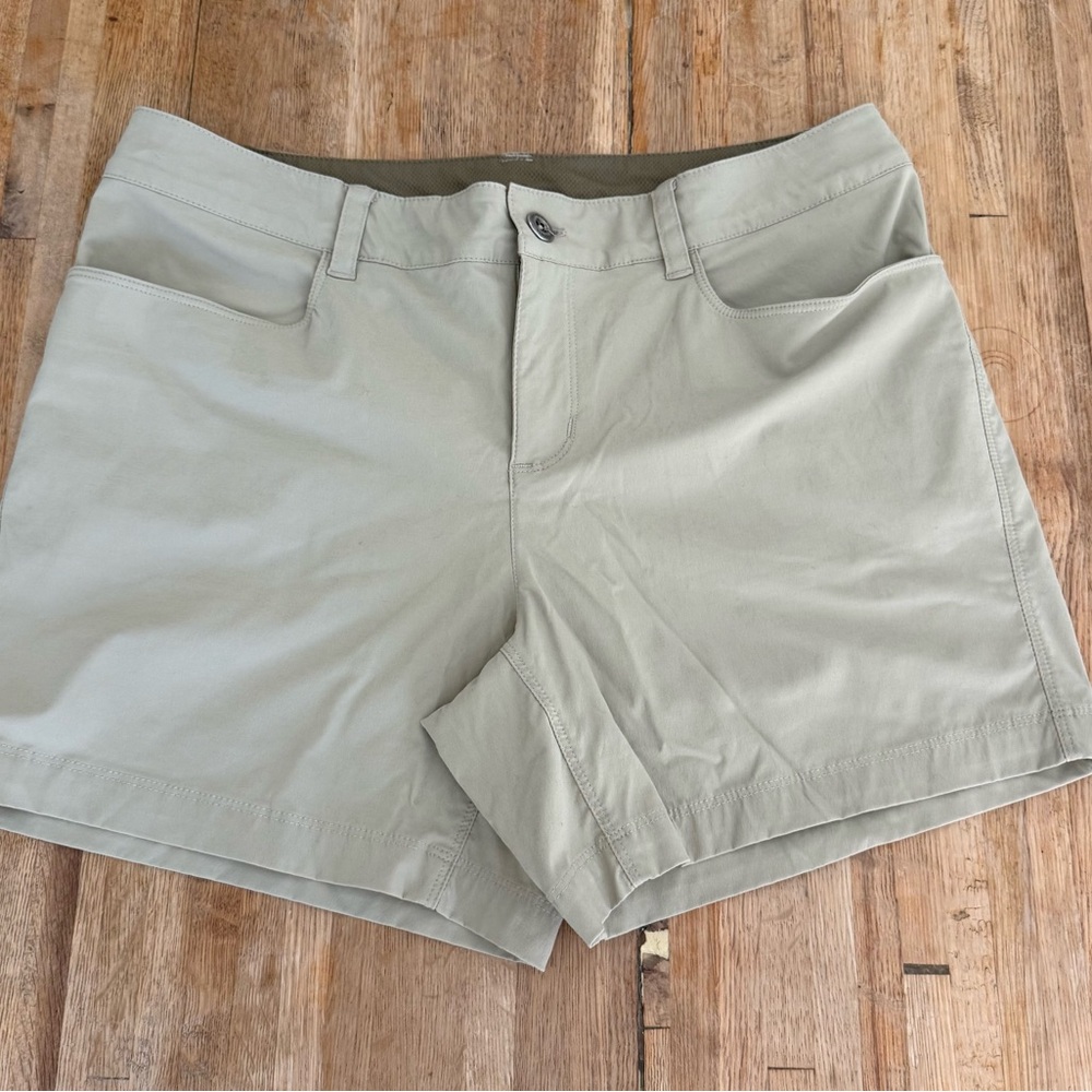 Patagonia Women's Tan Cargo Shorts